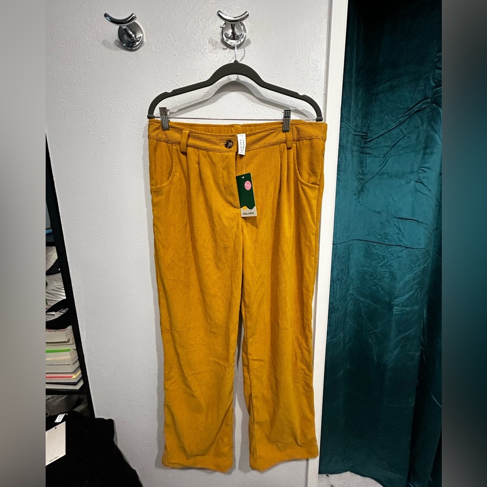 NWT Halara mid-rise corduroy pants